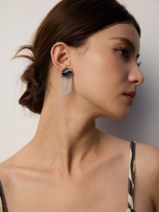 Minimalist S925 Silver Shell Drop Earrings with Mother of Pearl and Black Shell, 5cm Long