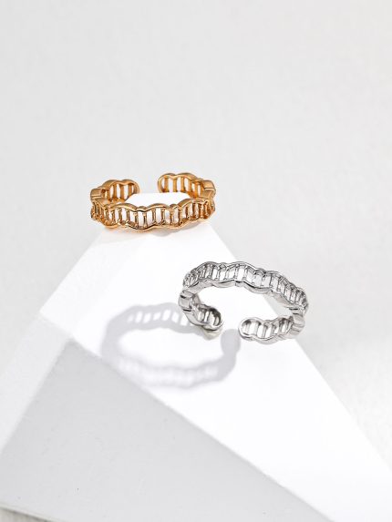 Minimalist geometric open ring in gold-plated silver