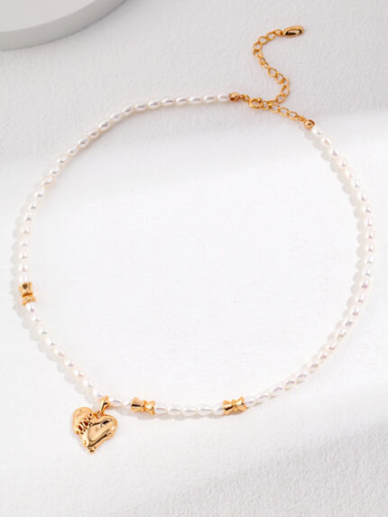 Heart pearl necklace in S925 sterling silver with natural pearls on vintage gold chain