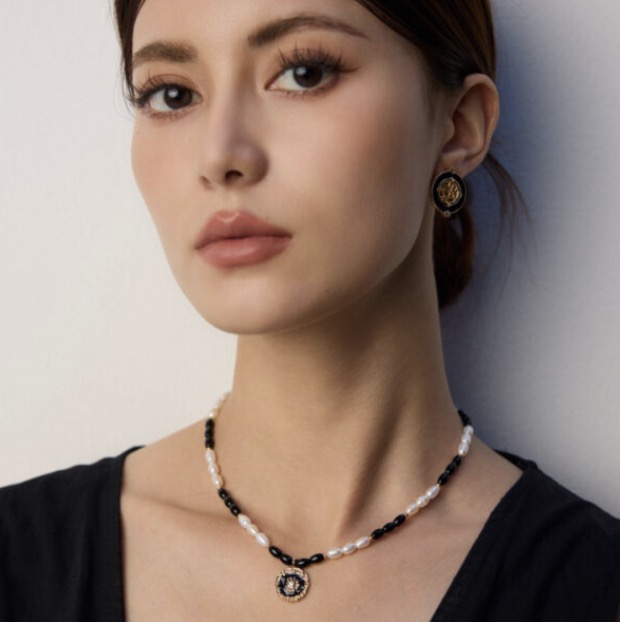 pearl necklace with black onyx